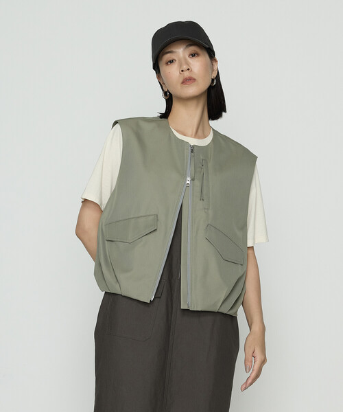 K.T KIYOKO TAKASE（キヨコタカセ）の「ツイル撥水 ベスト（ベスト・レディース・ベージュ/カーキ・FREE）」の2枚目の写真