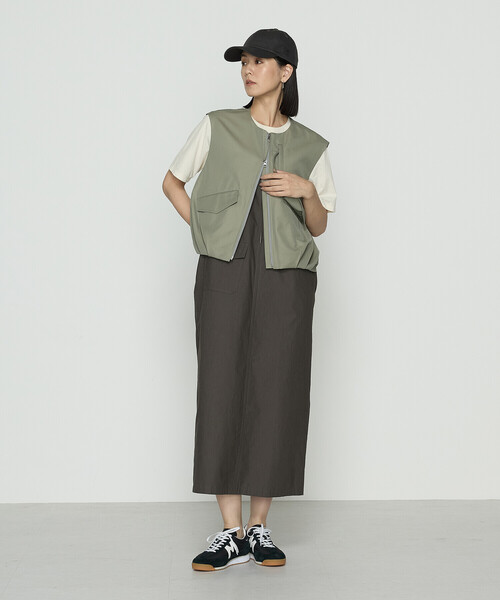K.T KIYOKO TAKASE（キヨコタカセ）の「ツイル撥水 ベスト（ベスト・レディース・ベージュ/カーキ・FREE）」の8枚目の写真