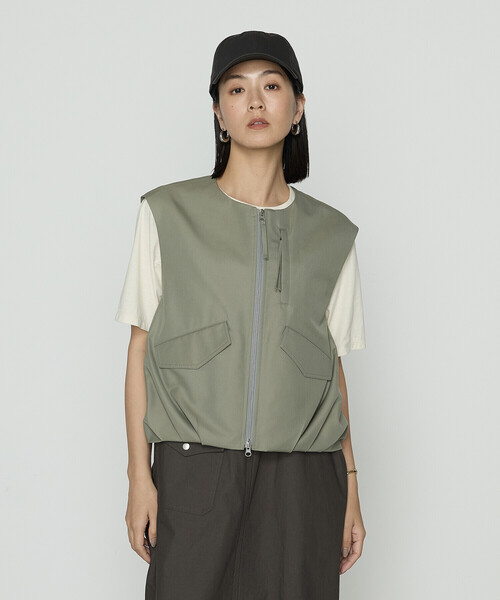 K.T KIYOKO TAKASE（キヨコタカセ）の「ツイル撥水 ベスト（ベスト・レディース・ベージュ/カーキ・FREE）」の10枚目の写真