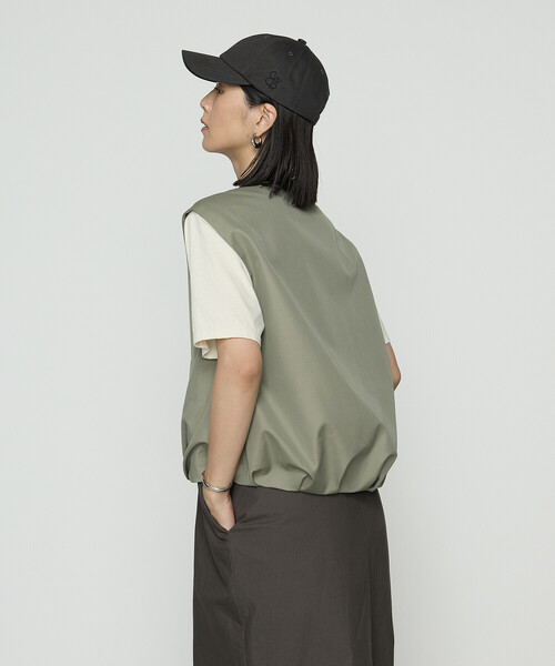 K.T KIYOKO TAKASE（キヨコタカセ）の「ツイル撥水 ベスト（ベスト・レディース・ベージュ/カーキ・FREE）」の12枚目の写真