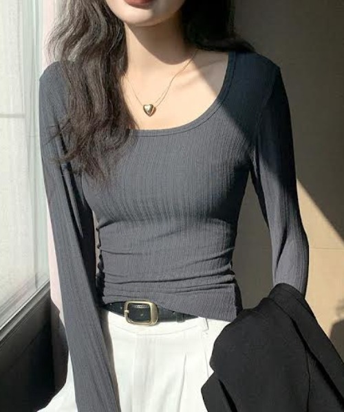 cammie(キャミー)の「ランンダムリブスクエアネック長袖トップス(Tシャツ/カットソー・レディース・カーキ/ブラック/アイボリー/ホワイト/ダークグレー・L/M)」の4枚目の写真