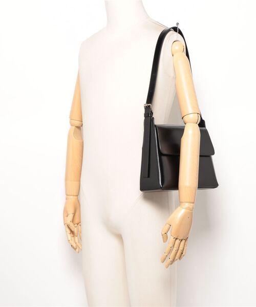 A.P.C.（アーペーセー）の「SAC VIRGINIE FLAP  /25A（ショルダーバッグ・レディース・ブラック・ONESIZE）」の4枚目の写真