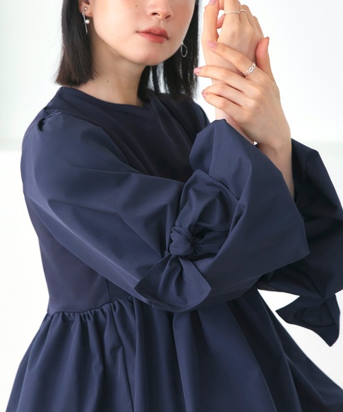 RUIRUE BOUTIQUE(ルイルエブティック)の「洗える ストレッチ | アシンメトリー リボン バルーン トップス | レディース ブラウス 体型カバー 長袖 オフィスカジュアル きれいめ シャツ(シャツ/ブラウス・レディース・ブラック/グレイッシュベージュ/ネイビー・S/M/L/LL)」の6枚目の写真