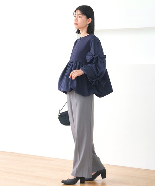 RUIRUE BOUTIQUE(ルイルエブティック)の「洗える ストレッチ | アシンメトリー リボン バルーン トップス | レディース ブラウス 体型カバー 長袖 オフィスカジュアル きれいめ シャツ(シャツ/ブラウス・レディース・ブラック/グレイッシュベージュ/ネイビー・S/M/L/LL)」の7枚目の写真