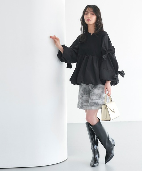 RUIRUE BOUTIQUE(ルイルエブティック)の「洗える ストレッチ | アシンメトリー リボン バルーン トップス | レディース ブラウス 体型カバー 長袖 オフィスカジュアル きれいめ シャツ(シャツ/ブラウス・レディース・ブラック/グレイッシュベージュ/ネイビー・S/M/L/LL)」の8枚目の写真
