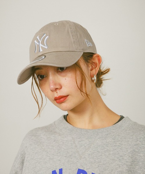 NEW ERA(ニューエラ)の「【NEW ERA(ニューエラ)】/MLB NY CAP (WOMENS)(キャップ・レディース・グレイッシュベージュ/ベージュ/ネイビー・FREE)」の2枚目の写真