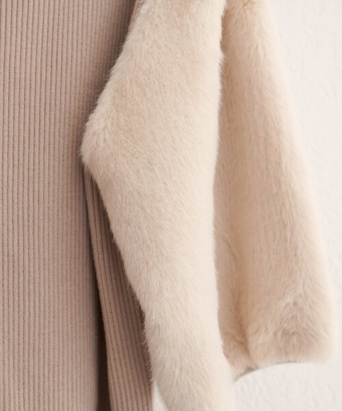 natural couture(ナチュラルクチュール)の「袖ファー切替リブニットプルオーバー(ニット/セーター・レディース・ブラウン/ベージュ/アイボリー・FREE)」の22枚目の写真