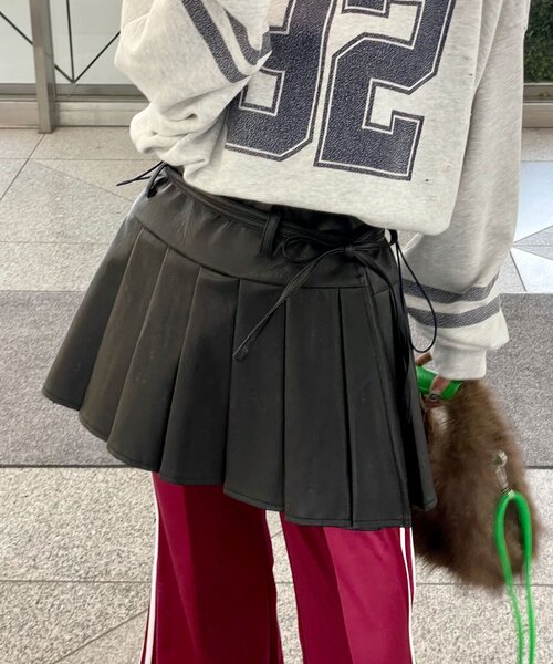CIAOPANIC（チャオパニック）の「レザープリーツラップミニスカート（スカート・レディース・ブラック/ブラウン・FREE）」の2枚目の写真