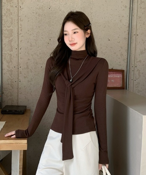 gossip!ロサンゼルス(ゴシップロサンゼルス)の「【Y2Kガーリー】レトロスタンドカラープルオーバー長袖Tシャツ(Tシャツ/カットソー・レディース・ブラウン/ブラック・FREE)」の1枚目の写真