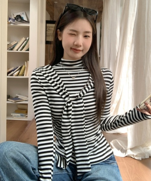gossip!ロサンゼルス(ゴシップロサンゼルス)の「【Y2Kガーリー】レトロスタンドカラープルオーバー長袖Tシャツ(Tシャツ/カットソー・レディース・ブラウン/ブラック・FREE)」の2枚目の写真