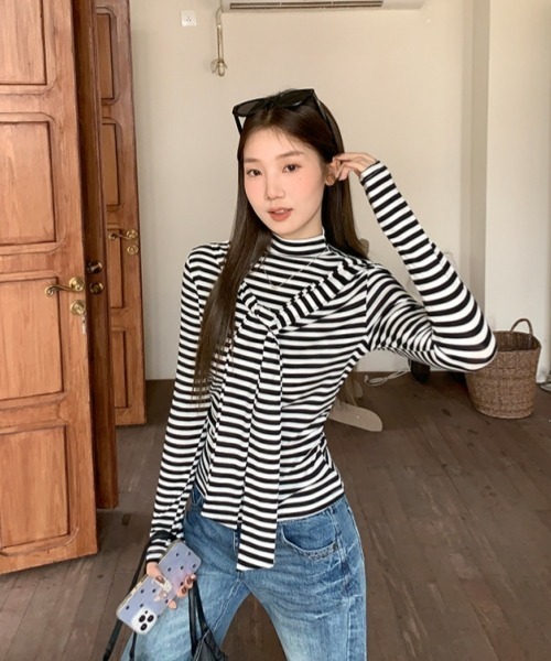 gossip!ロサンゼルス(ゴシップロサンゼルス)の「【Y2Kガーリー】レトロスタンドカラープルオーバー長袖Tシャツ(Tシャツ/カットソー・レディース・ブラウン/ブラック・FREE)」の3枚目の写真