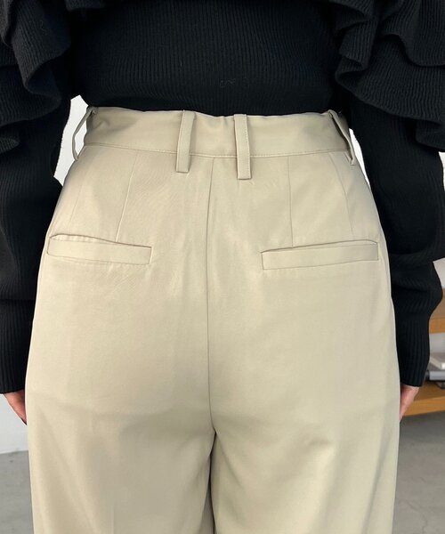 CAPRICIEUX LE'MAGE（カプリシューレマージュ）の「すっきりスラックス