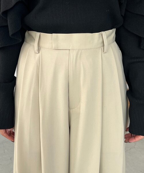 CAPRICIEUX LE'MAGE（カプリシューレマージュ）の「すっきりスラックス