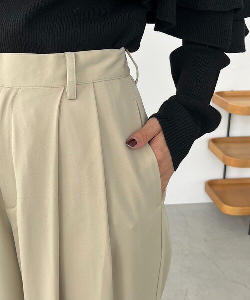 CAPRICIEUX LE'MAGE（カプリシューレマージュ）の「すっきりスラックス