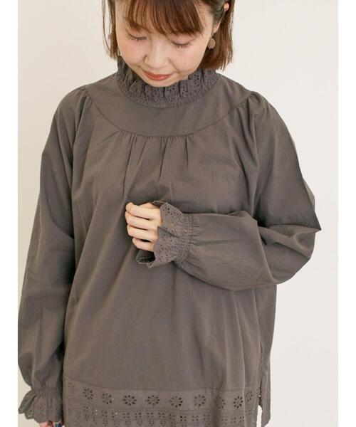 Samansa Mos2(サマンサ モスモス)の「スカラップレースブラウス(シャツ/ブラウス・レディース・オフホワイト/チャコールグレー/ベージュ/キナリ・F)」の4枚目の写真