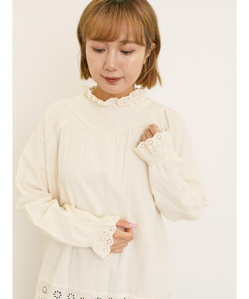 Samansa Mos2(サマンサ モスモス)の「スカラップレースブラウス(シャツ/ブラウス・レディース・オフホワイト/チャコールグレー/ベージュ/キナリ・F)」の3枚目の写真