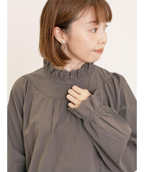 Samansa Mos2(サマンサ モスモス)の「スカラップレースブラウス(シャツ/ブラウス・レディース・オフホワイト/チャコールグレー/ベージュ/キナリ・F)」の15枚目の写真