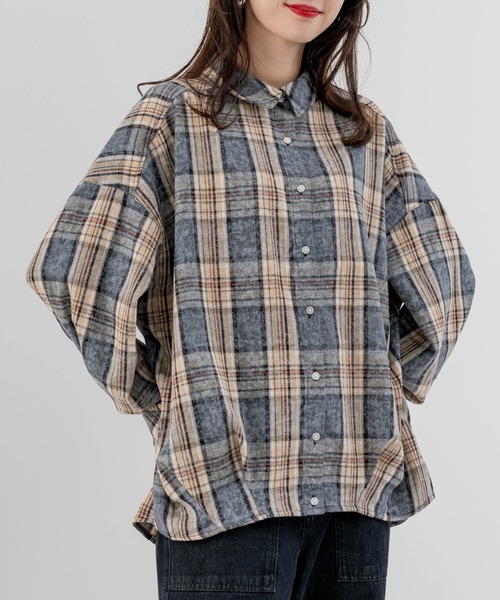 refinedworks(リファインドワークス)の「【refinedworks】シーズンムード高まる チェック柄タックシャツ!(シャツ/ブラウス・レディース・ブラウン/ブラック・FREE)」の2枚目の写真
