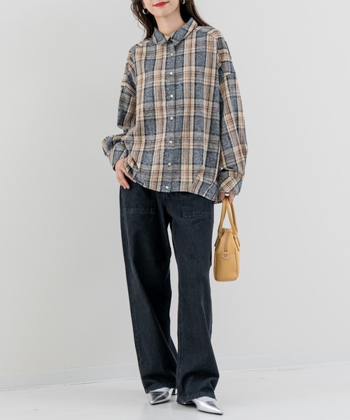 refinedworks(リファインドワークス)の「【refinedworks】シーズンムード高まる チェック柄タックシャツ!(シャツ/ブラウス・レディース・ブラウン/ブラック・FREE)」の6枚目の写真