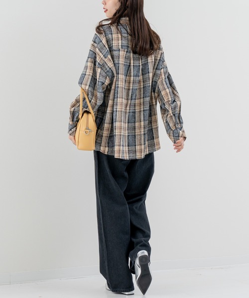 refinedworks(リファインドワークス)の「【refinedworks】シーズンムード高まる チェック柄タックシャツ!(シャツ/ブラウス・レディース・ブラウン/ブラック・FREE)」の9枚目の写真