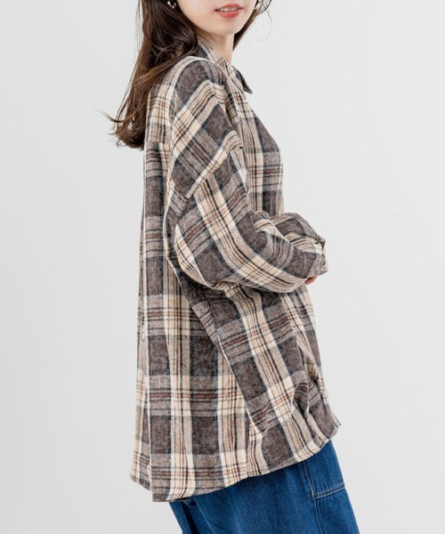 refinedworks(リファインドワークス)の「【refinedworks】シーズンムード高まる チェック柄タックシャツ!(シャツ/ブラウス・レディース・ブラウン/ブラック・FREE)」の5枚目の写真