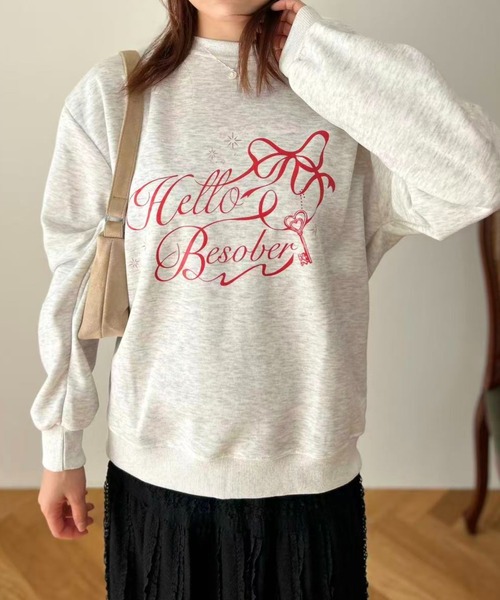 mebole(メボレ)の「Ribbon Script Sweat(スウェット・レディース・ライトグレー・FREE)」の1枚目の写真
