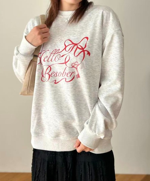 mebole(メボレ)の「Ribbon Script Sweat(スウェット・レディース・ライトグレー・FREE)」の2枚目の写真