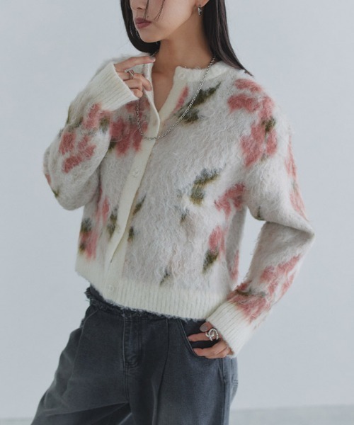 ECLAM(クラム)の「2way花柄シャギーニットカーディガン(カーディガン/ボレロ・レディース・アイボリー/グレー系その他2・M/L)」の2枚目の写真