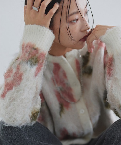 ECLAM(クラム)の「2way花柄シャギーニットカーディガン(カーディガン/ボレロ・レディース・アイボリー/グレー系その他2・M/L)」の5枚目の写真