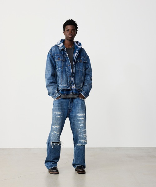 BEAMS(ビームス)の「フェード ダメージ デニムパンツ 【ワイドストレートフィット】(デニムパンツ・メンズ・グレー/インディゴブルー・XL/S/M/L)」の1枚目の写真