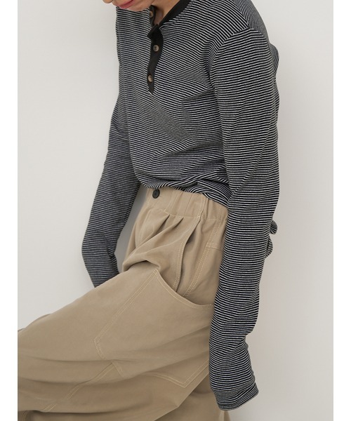 YENN(イエン)の「【 YENN / イエン 】STRIPE HENRY LONG TEE / ストライプヘンリーネックロングスリーブTシャツ(Tシャツ/カットソー・レディース・ブラック・FREE)」の9枚目の写真