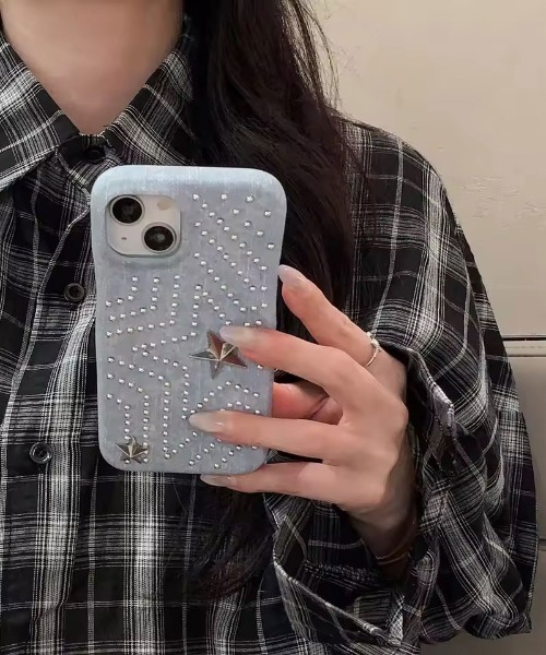 BARELY BLUE（ベアリーブルー）の「【 BARELY BLUE / ベアリーブルー 】 スター シャイン スタッズ iPhone ケース / 14 , 14pro , 15pro , 15 , 16pro , 16 , 17pro , 17対応（スマホケース/カバー・レディース・ライトブルー/ブラック/アイボリー・iPhone 14/iPhone 14 Pro/iPhone 15/iPhone 15 Pro/iPhone 16/iPhone 16 Pro/iPhone 17/iPhone 17 Pro）」の3枚目の写真