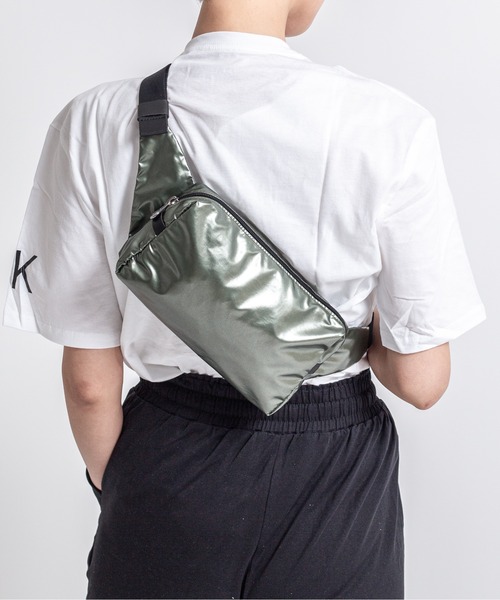 Jack Gomme（ジャックゴム）の「【JACK GOMME】ナイロン ボディバッグ ウェストポーチ ウェストバッグBLOOM Sac banane（ボディバッグ/ウエストポーチ・レディース・シルバー/モカ/ライトブルー/ブラック/カーキ/シャンパン/レッド・FREE）」の4枚目の写真