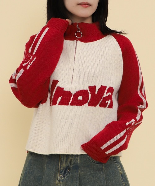 WOND(ウォンド)の「WOND/ハーフジップロゴラグランニットプルオーバー(ニット/セーター・レディース・ブラック/レッド・FREE)」の1枚目の写真