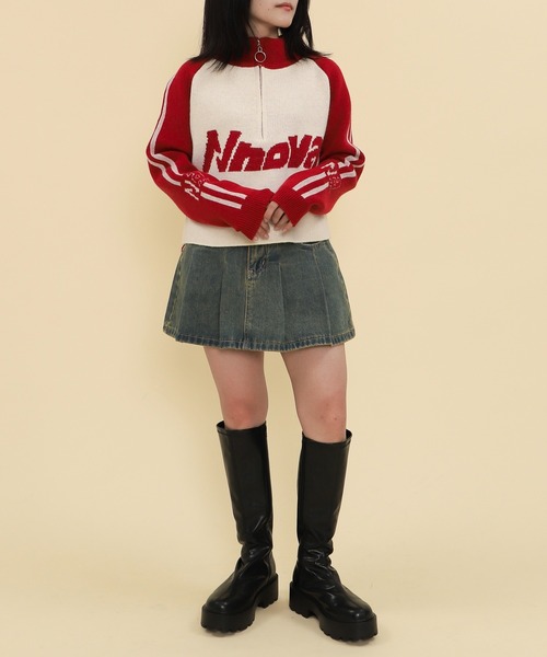 WOND(ウォンド)の「WOND/ハーフジップロゴラグランニットプルオーバー(ニット/セーター・レディース・ブラック/レッド・FREE)」の3枚目の写真