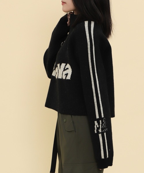 WOND(ウォンド)の「WOND/ハーフジップロゴラグランニットプルオーバー(ニット/セーター・レディース・ブラック/レッド・FREE)」の10枚目の写真