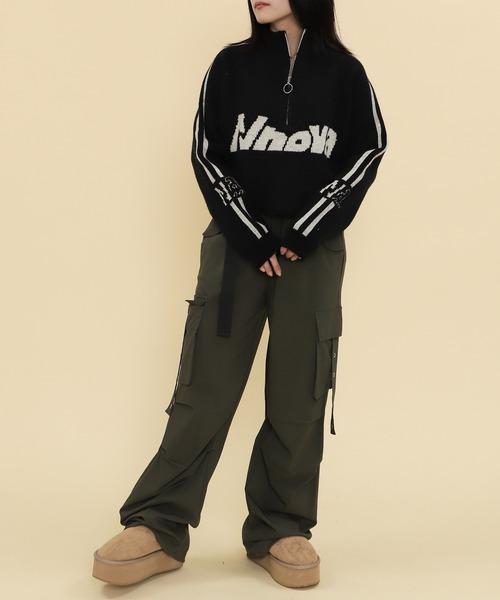 WOND(ウォンド)の「WOND/ハーフジップロゴラグランニットプルオーバー(ニット/セーター・レディース・ブラック/レッド・FREE)」の11枚目の写真
