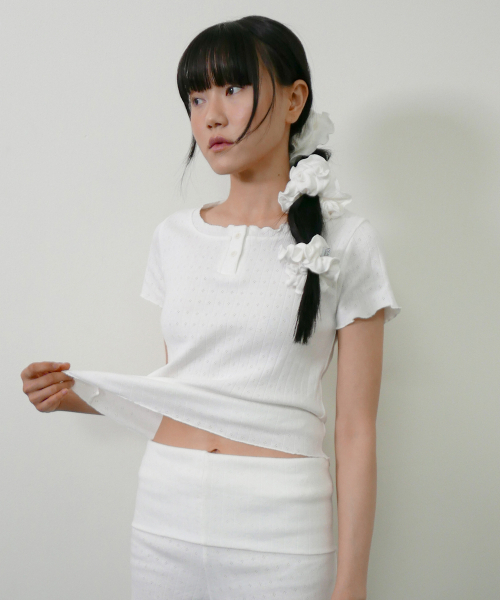DEARSTALKER（ディアストーカー）の「D. ベーシック ポインテル ウェーブ ボタン T シャツ - 4 色（Tシャツ/カットソー・レディース・グレー/アイボリー/ブラウン/ミント・FREE）」の5枚目の写真