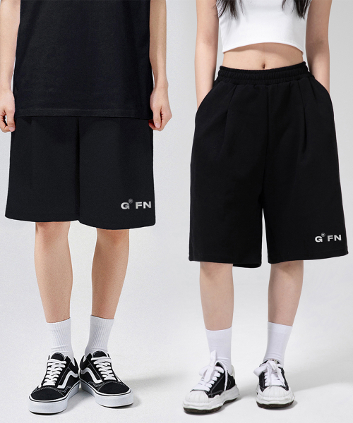 GRANFINNY(グランフィニ)の「スモールロゴワンタックバミューダショートパンツ-ブラック(その他パンツ・レディース・ブラック・SMALL/LARGE)」の2枚目の写真