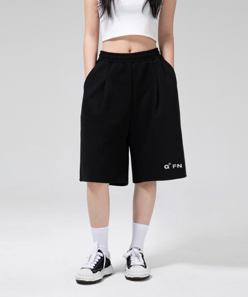 GRANFINNY(グランフィニ)の「スモールロゴワンタックバミューダショートパンツ-ブラック(その他パンツ・レディース・ブラック・SMALL/LARGE)」の4枚目の写真