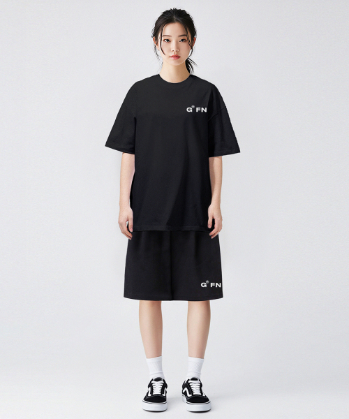 GRANFINNY(グランフィニ)の「スモールロゴワンタックバミューダショートパンツ-ブラック(その他パンツ・レディース・ブラック・SMALL/LARGE)」の8枚目の写真