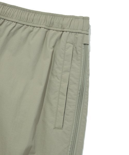 PHYSICAL DEPARTMENT(フィジカル デパートメント)の「P-ACTIVE ベンチレーション トラックパンツ アイボリー(スウェットパンツ・レディース・その他・LARGE/MEDIUM/SMALL/X-LARGE)」の4枚目の写真