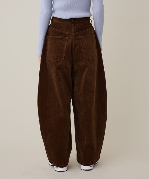 CRAFT STANDARD BOUTIQUE（クラフトスタンダードブティック）の「コーデュロイコクーンパンツ（その他パンツ・レディース・ブラウン/ブラック・M/L）」の6枚目の写真