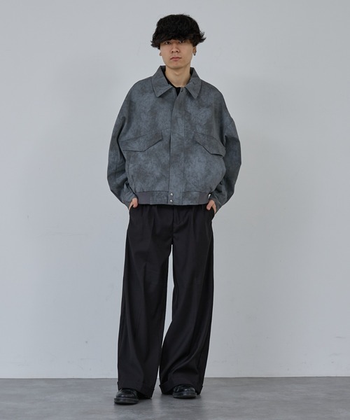 AH ABAHOUSE（エーエイチアバハウス）の「CROPPED NEO LEATHER A-2 JACKET / クロップドネオレザーA-2ジャケット（ブルゾン・メンズ・グレー/ブラウン/ブラック・46/48）」の4枚目の写真