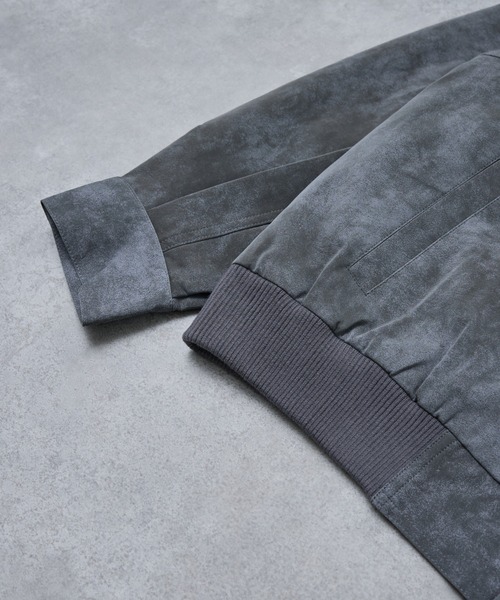 AH ABAHOUSE（エーエイチアバハウス）の「CROPPED NEO LEATHER A-2 JACKET / クロップドネオレザーA-2ジャケット（ブルゾン・メンズ・グレー/ブラウン/ブラック・46/48）」の14枚目の写真