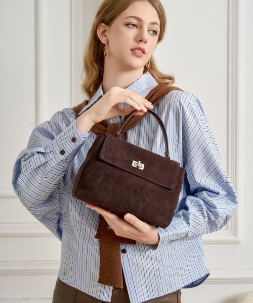 NiiNa(ニーナ)の「【 NiiNa / ニーナ 】高品質スエード×レザー2WAYミニショルダーバッグ(ショルダーバッグ・レディース・レッド/グレイッシュベージュ/ブラック/ブラウン/ダークブラウン・FREE)」の1枚目の写真