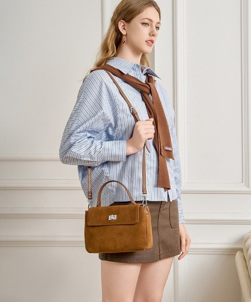 NiiNa(ニーナ)の「【 NiiNa / ニーナ 】高品質スエード×レザー2WAYミニショルダーバッグ(ショルダーバッグ・レディース・レッド/グレイッシュベージュ/ブラック/ブラウン/ダークブラウン・FREE)」の13枚目の写真