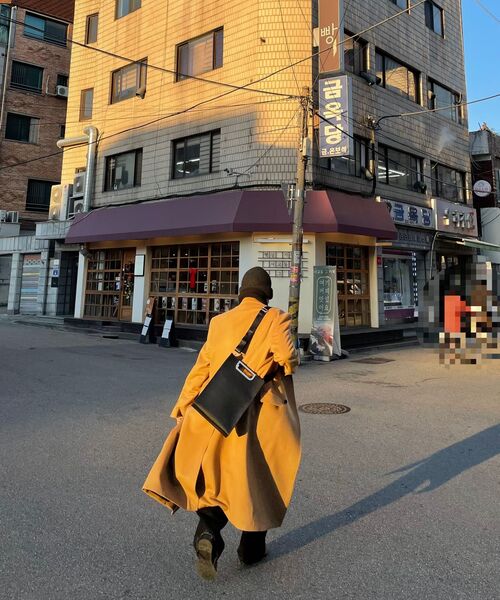 PROXY.L（プロキシエル）の「Metal Grip Slim Briefcase (Black/Gold)（ビジネスバッグ・メンズ・その他・FREE）」の5枚目の写真