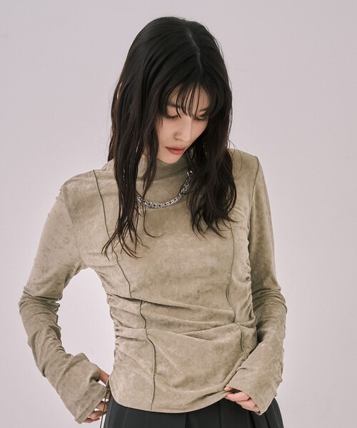 UNITED TOKYO（ユナイテッドトウキョウ）の「【残りわずか！】トリアセテートベロアプルオーバー｜ウォッシャブル/オフィスカジュアル/オケージョン/細見え/冬服（Tシャツ/カットソー・レディース・ブラック/ライトグリーン・FREE）」の2枚目の写真