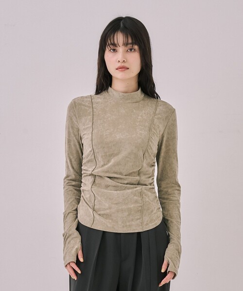 UNITED TOKYO（ユナイテッドトウキョウ）の「【残りわずか！】トリアセテートベロアプルオーバー｜ウォッシャブル/オフィスカジュアル/オケージョン/細見え/冬服（Tシャツ/カットソー・レディース・ブラック/ライトグリーン・FREE）」の6枚目の写真